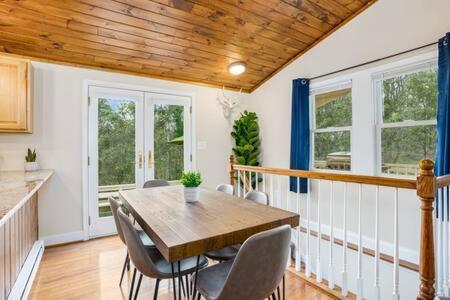 Harpers Ferry Cabin Hot Tub, Deck, Fire Pit, Wifi Exterior photo