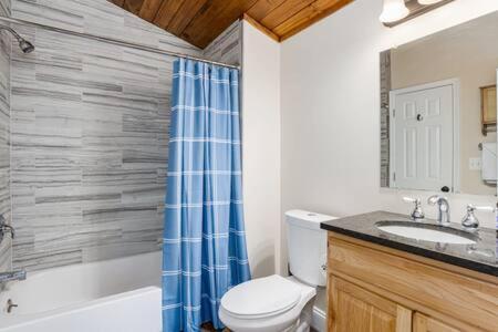 Harpers Ferry Cabin Hot Tub, Deck, Fire Pit, Wifi Exterior photo