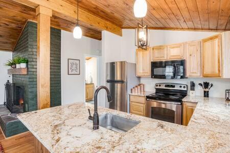 Harpers Ferry Cabin Hot Tub, Deck, Fire Pit, Wifi Exterior photo