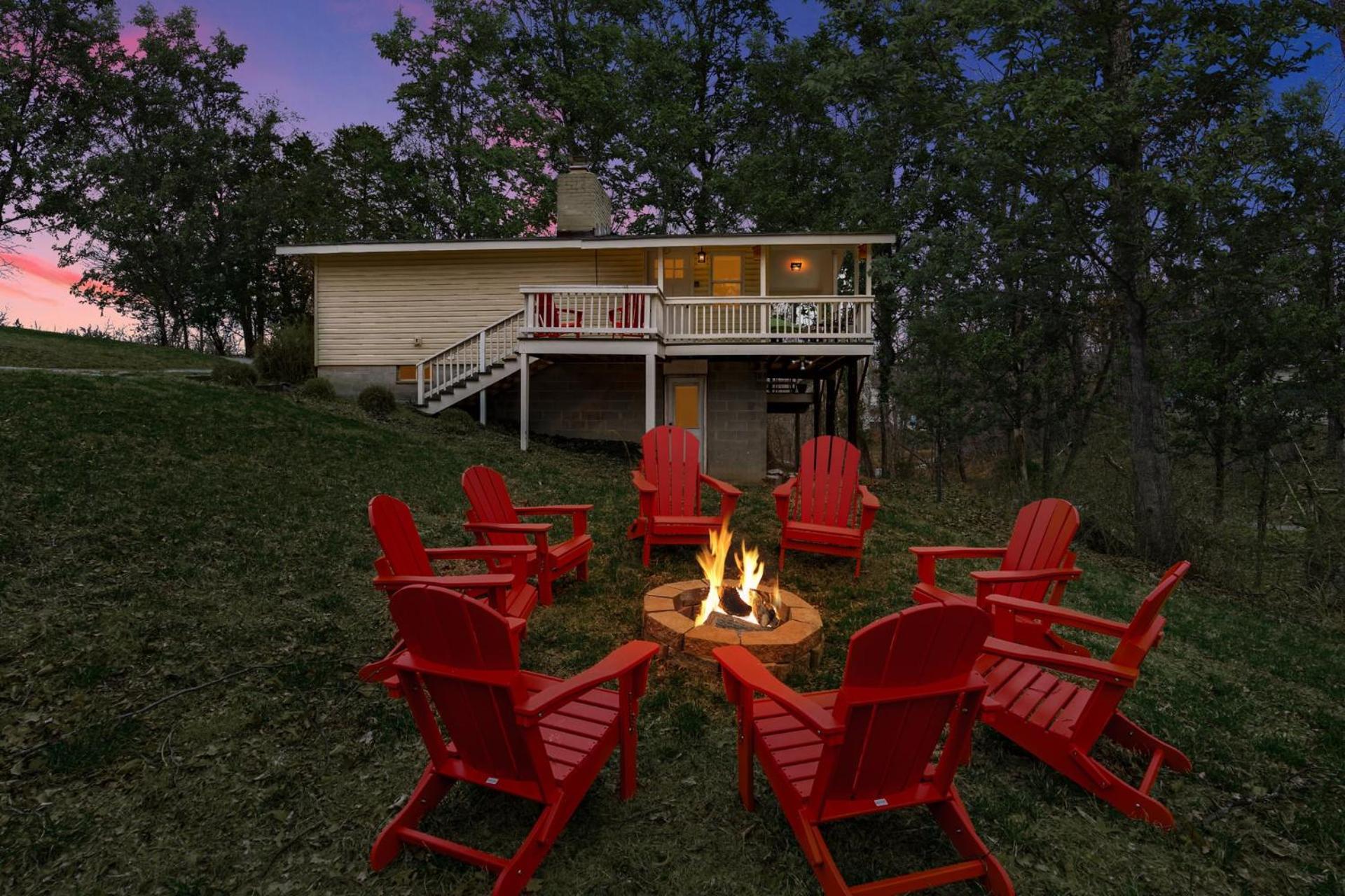 Harpers Ferry Cabin Hot Tub, Deck, Fire Pit, Wifi Exterior photo